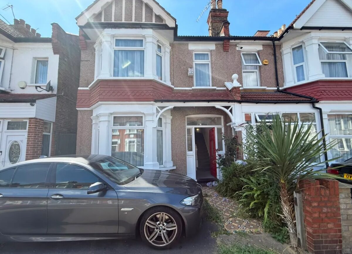 3 bed semi-detached house to rent Colenso Road, Ilford IG2