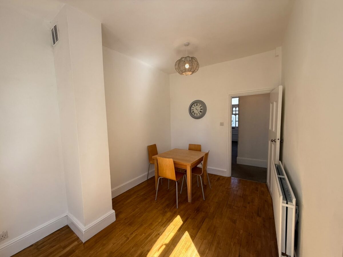 3 bed semi-detached house to rent Colenso Road, Ilford IG2
