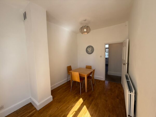 3 bed semi-detached house to rent Colenso Road, Ilford IG2