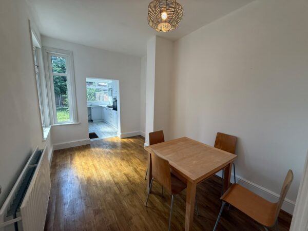 3 bed semi-detached house to rent Colenso Road, Ilford IG2