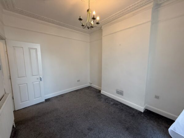 3 bed semi-detached house to rent Colenso Road, Ilford IG2