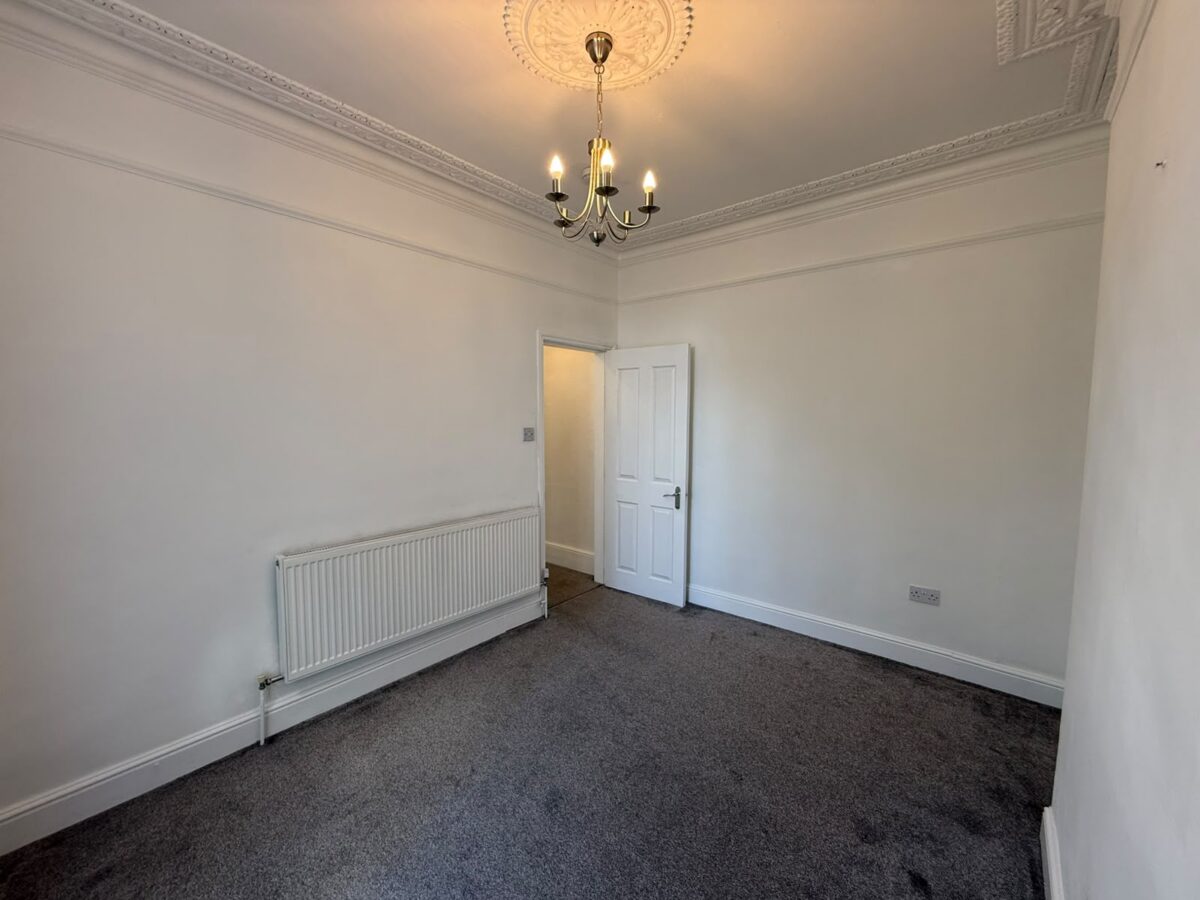 3 bed semi-detached house to rent Colenso Road, Ilford IG2