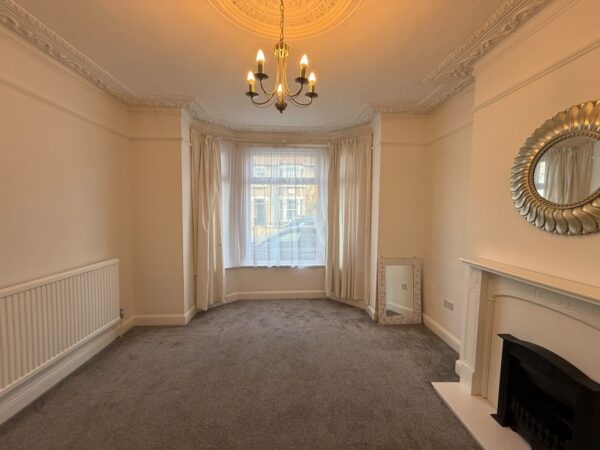 3 bed semi-detached house to rent Colenso Road, Ilford IG2