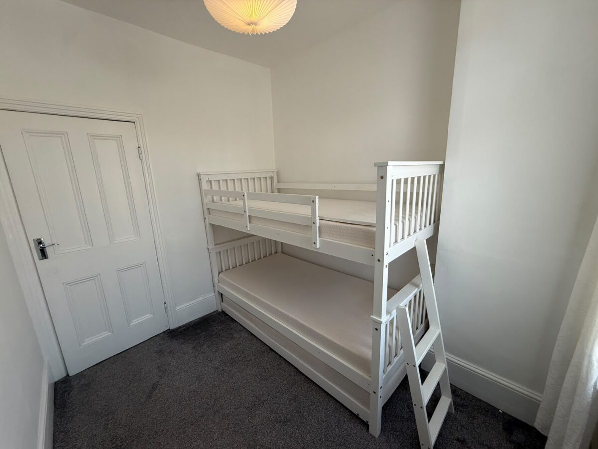 3 bed semi-detached house to rent Colenso Road, Ilford IG2