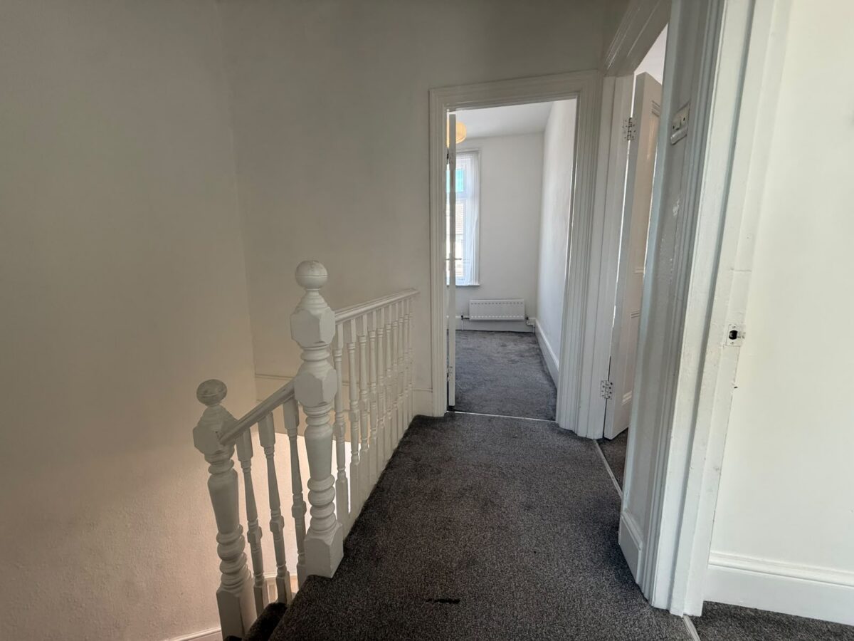 3 bed semi-detached house to rent Colenso Road, Ilford IG2