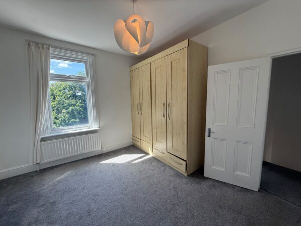 3 bed semi-detached house to rent Colenso Road, Ilford IG2