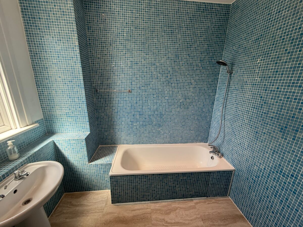 3 bed semi-detached house to rent Colenso Road, Ilford IG2