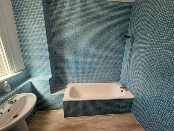 3 bed semi-detached house to rent Colenso Road, Ilford IG2