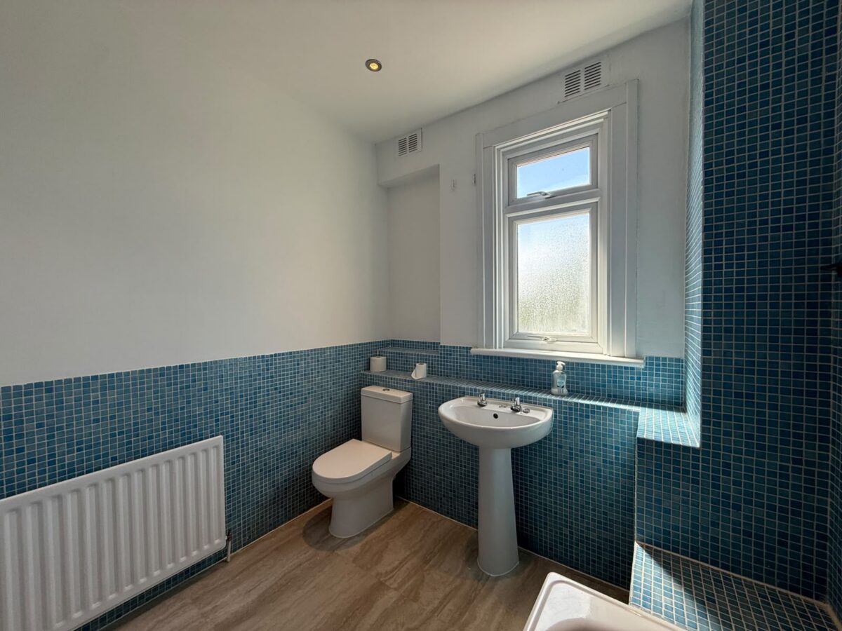 3 bed semi-detached house to rent Colenso Road, Ilford IG2