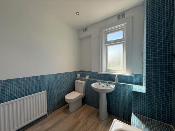 3 bed semi-detached house to rent Colenso Road, Ilford IG2